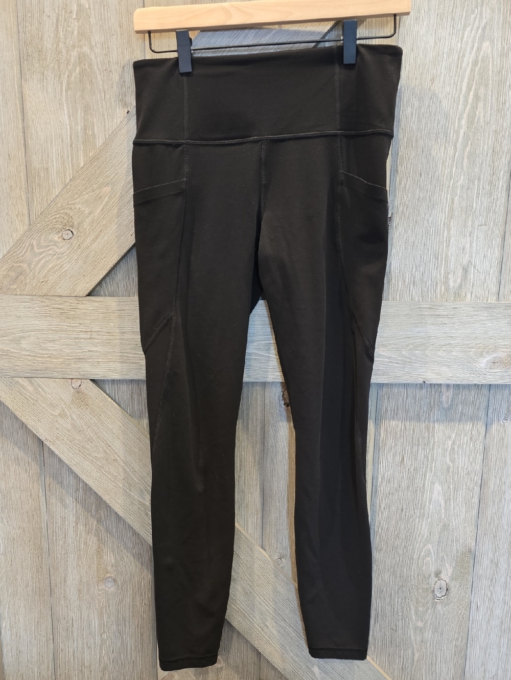 Athleta Black Salutation Stash Pocket Tight I - Picture 2 of 9